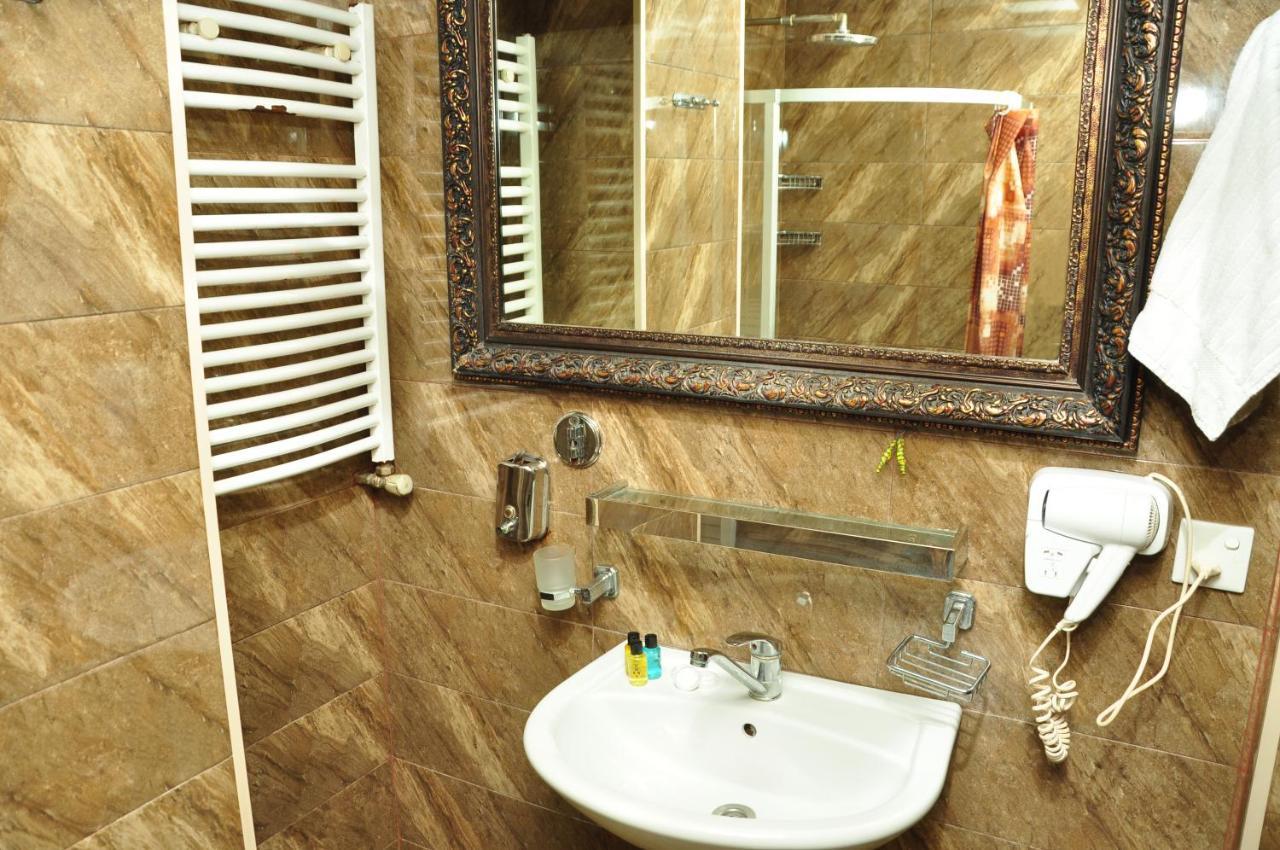 Gallery Lux Hotel Баку Экстерьер фото