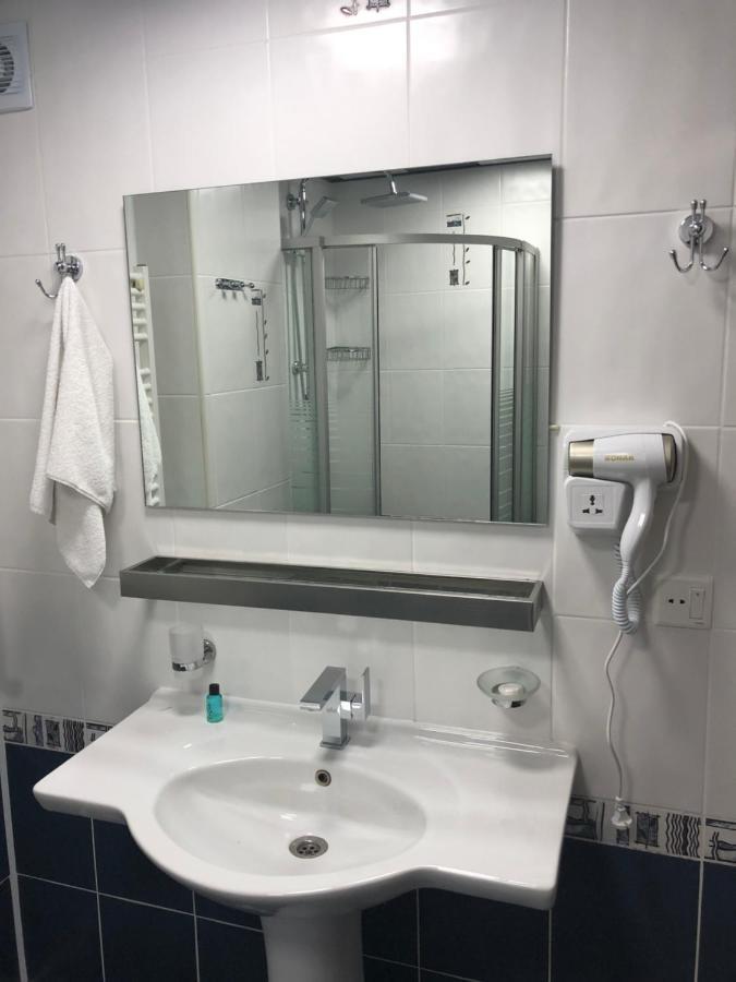 Gallery Lux Hotel Баку Экстерьер фото